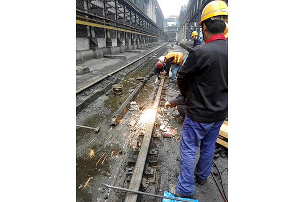 轨道维修